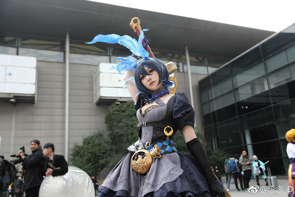 破次元闪耀之路:Coser 念念_D 如何从二次元小众圈层走向大众视野