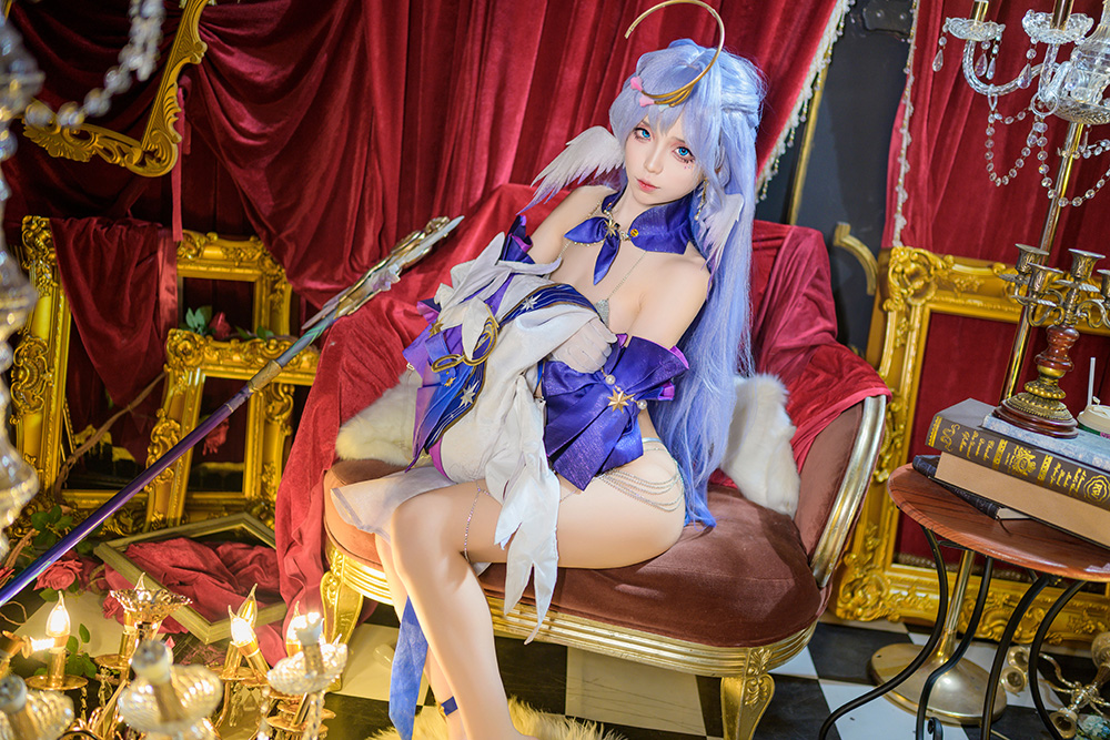 穿越光影裂隙,坠入狐玖玖的 Cosplay 幻梦宇宙!