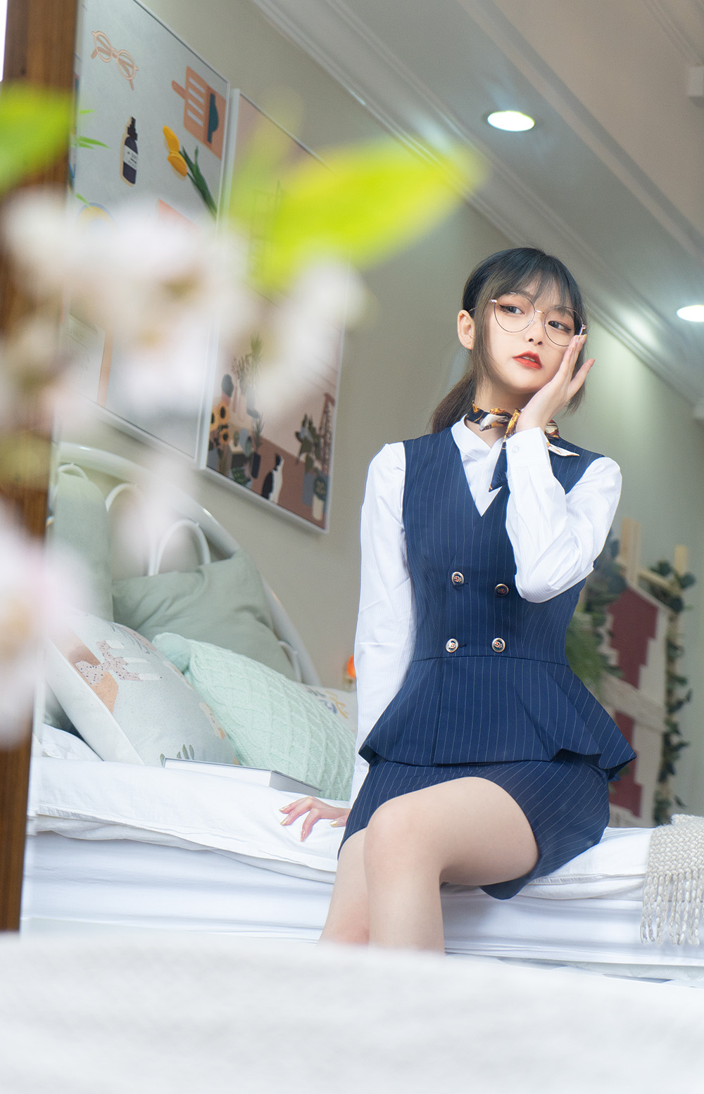 探秘宝藏Coser梨瑾瑾:以热爱为笔,绘动漫绮梦