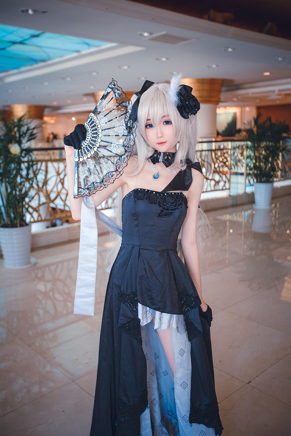 破壁次元的璀璨光芒:人气 Coser 妖君白研的绮幻之旅