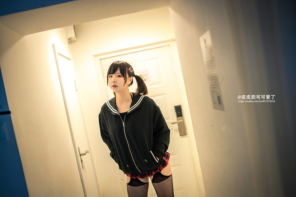 从厂妹到 C 圈顶流!肉感女神皮皮奶的逆袭封神之路
