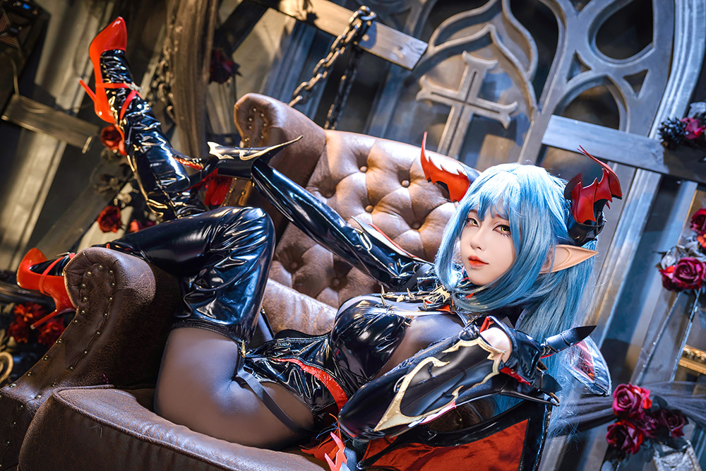 穿越光影裂隙,坠入狐玖玖的 Cosplay 幻梦宇宙!
