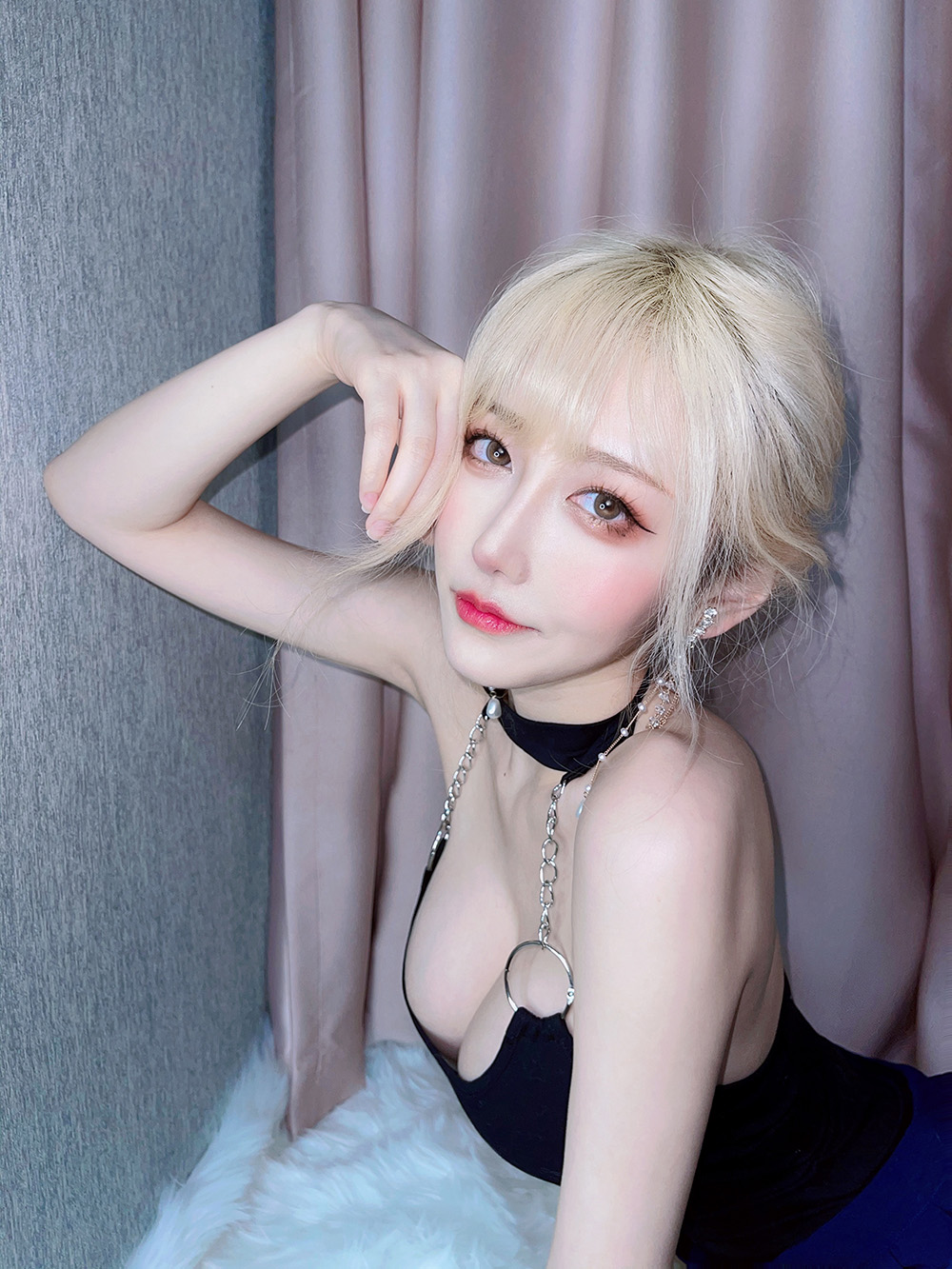 光影交织处的次元歌姬:啾小妍的闪耀轨迹