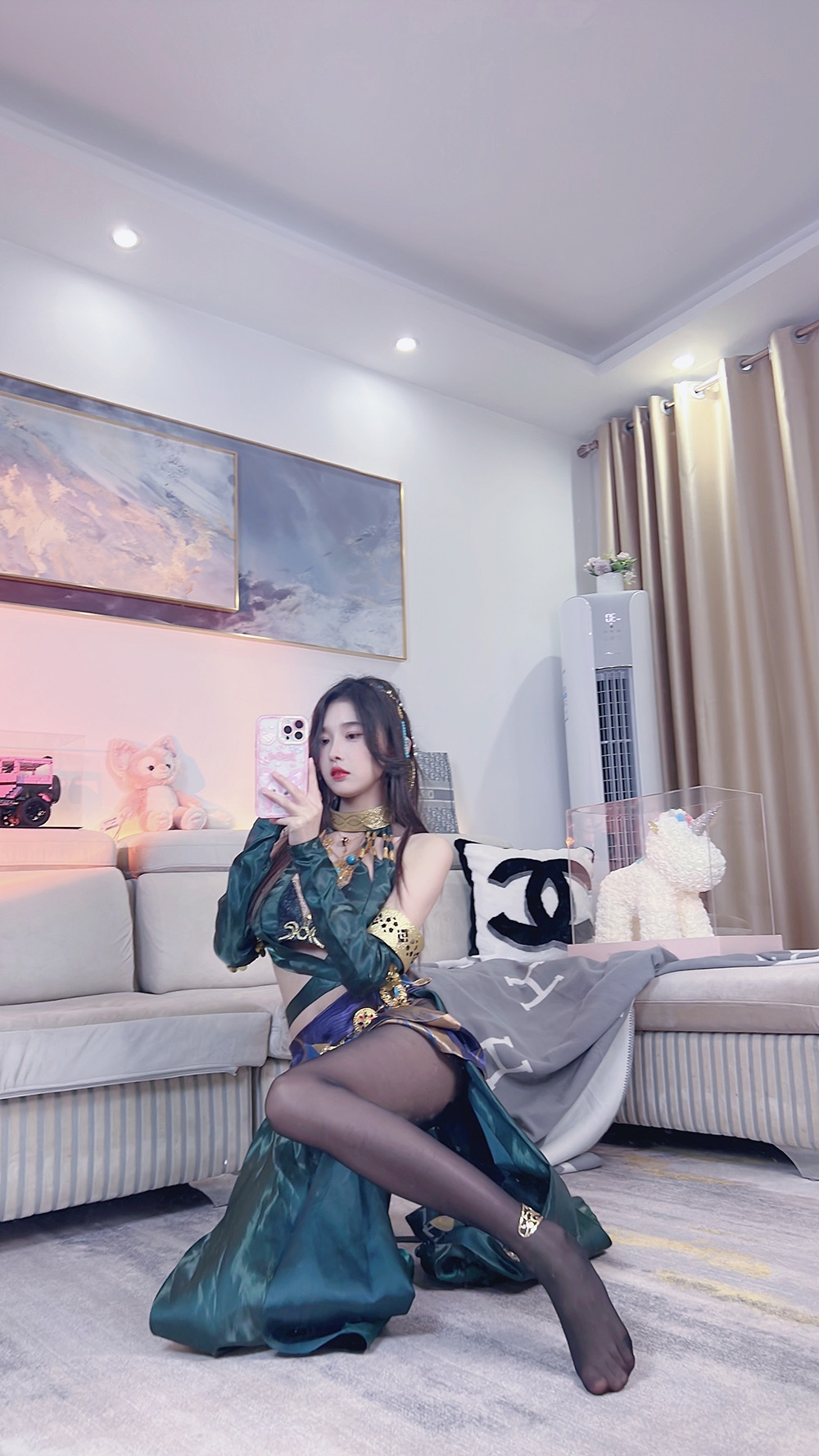 爆火!从软萌 ID 到次元破壁机,揭秘Coser小小奶瓶儿的圈粉密码
