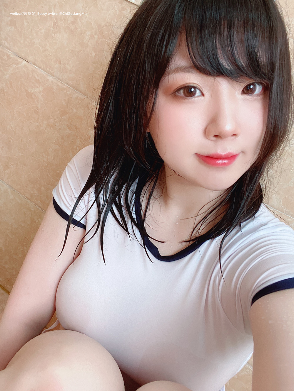 从厂妹到 C 圈顶流!肉感女神皮皮奶的逆袭封神之路