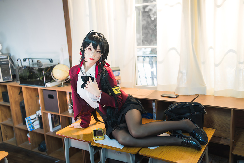 穿越光影裂隙,坠入狐玖玖的 Cosplay 幻梦宇宙!