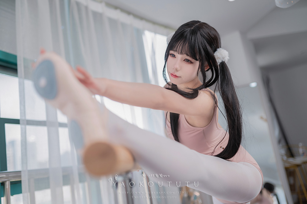 又纯又欲!这个能驾驭百变风格的Coser咬一口兔娘,你入坑了吗?