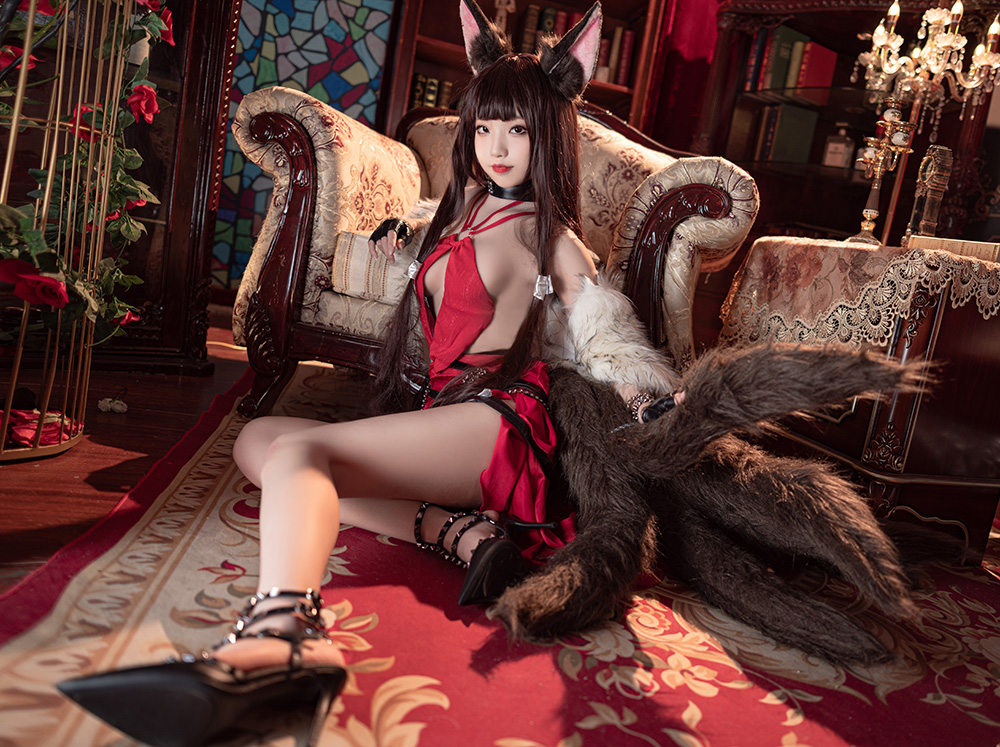 穿越光影裂隙,坠入狐玖玖的 Cosplay 幻梦宇宙!