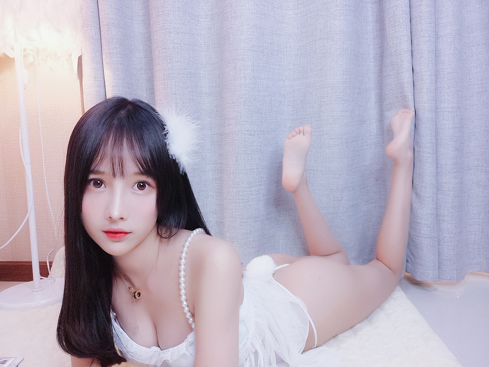 爆火!从软萌 ID 到次元破壁机,揭秘Coser小小奶瓶儿的圈粉密码