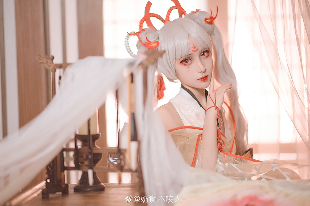 全网刷屏的 “奶狮不咬人” 到底是谁?这位身高 179 的神级Coser,用作品惊艳了整个次元!