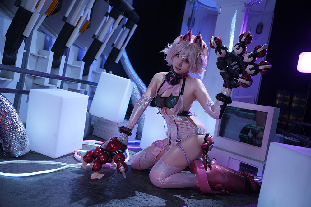 走进 Coser 小和甜酒的奇幻世界