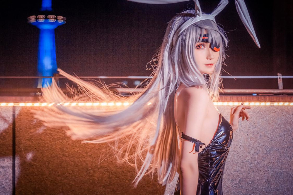 破壁次元的璀璨光芒:人气 Coser 妖君白研的绮幻之旅