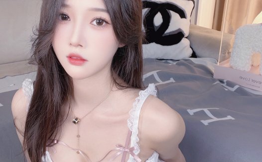 爆火!从软萌 ID 到次元破壁机,揭秘Coser小小奶瓶儿的圈粉密码