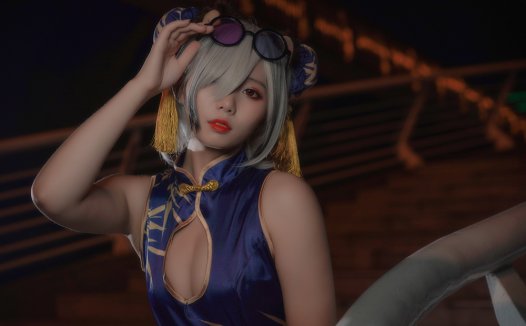 墨玉-M:穿梭虚实的次元光影舞者