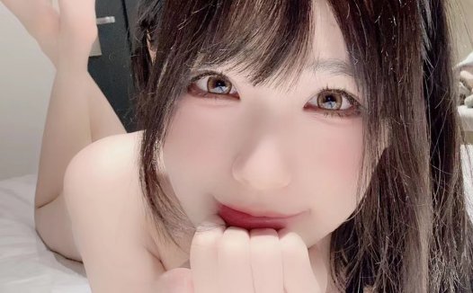 走进十万口草莓粥粥的奇幻世界:从素人到知名 Coser 的华丽转身