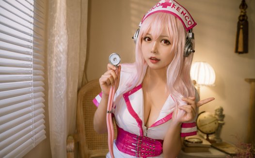 从二次元出圈顶流到全民焦点:黑猫猫 OvO 爆红背后的多维魅力解码